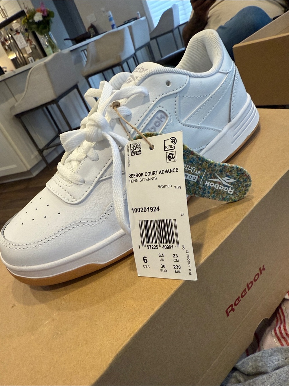Reebok Court Advance Woman Sneaker size 6 NEW